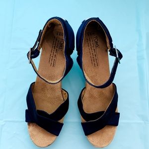 Toms wedges size 9.5